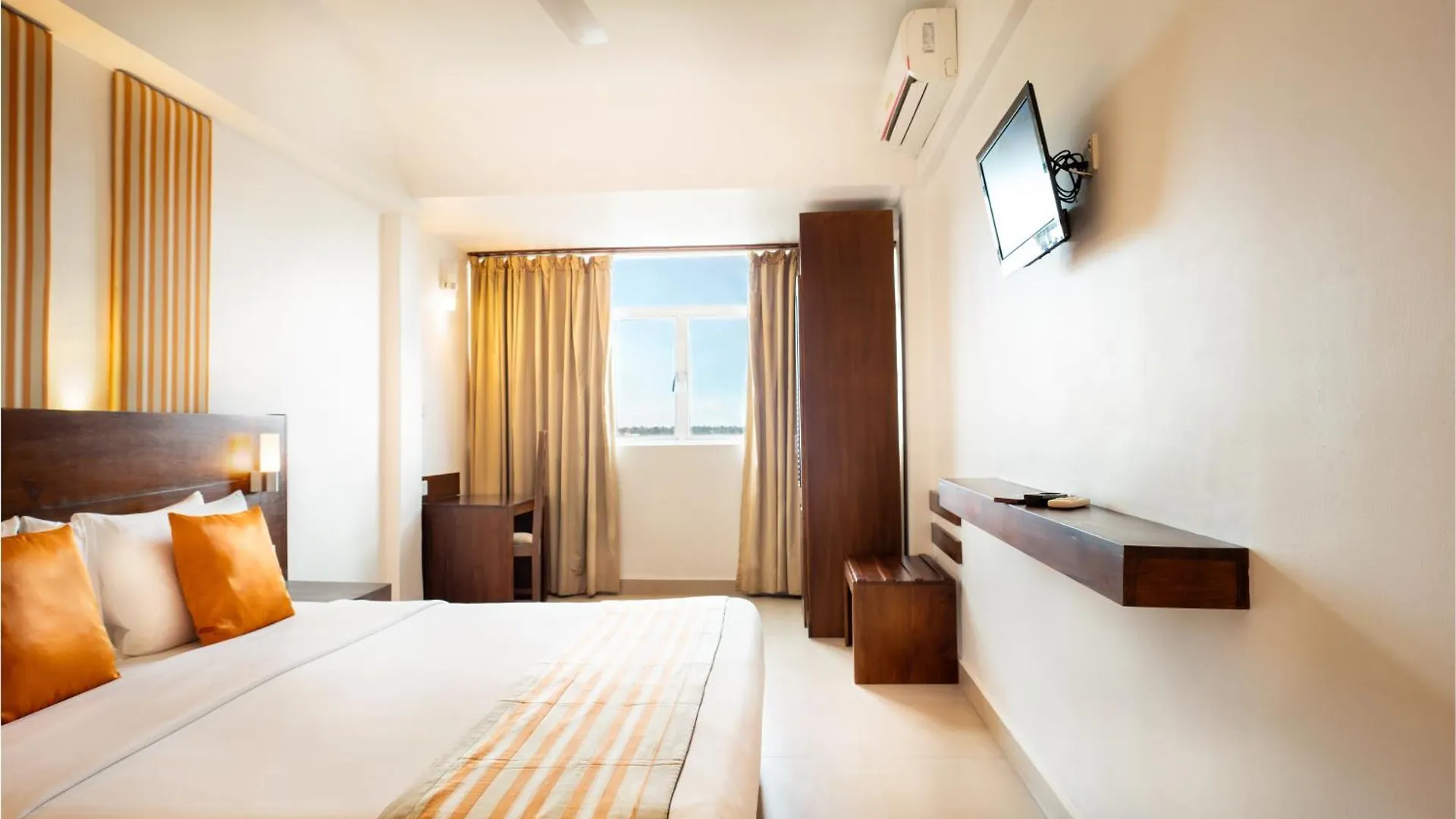 Camelot Beach Hotel Negombo