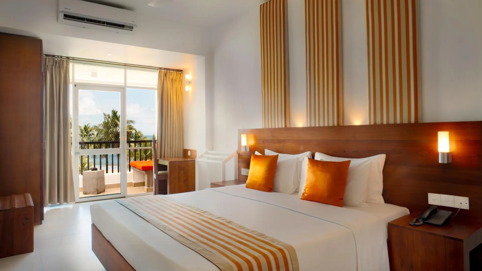 Camelot Beach Hotel Negombo
