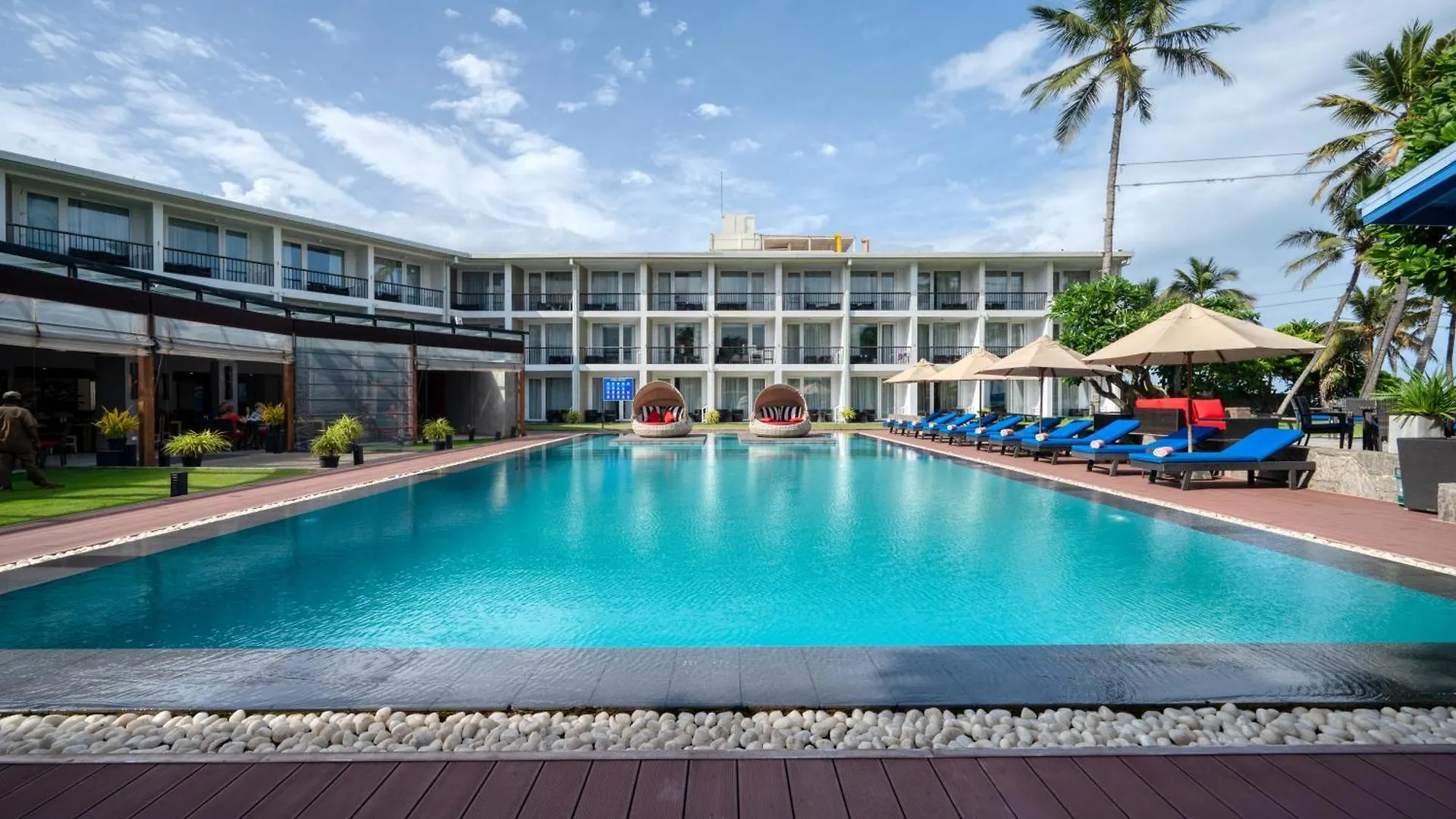 Camelot Beach Hotel Negombo 4*,