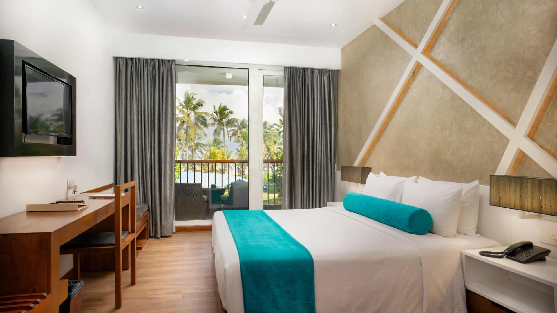 Camelot Beach Hotel Negombo